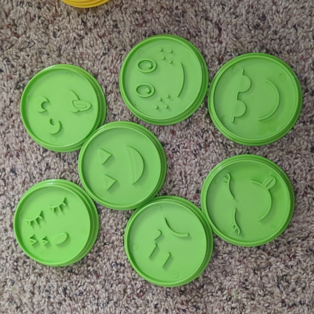 Pampered Chef emoji cookie cutter set